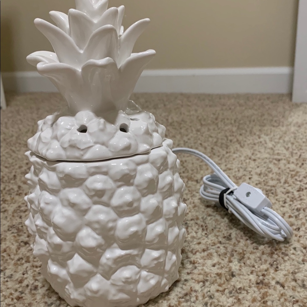⭐️ Pineapple Scentsy Warmer